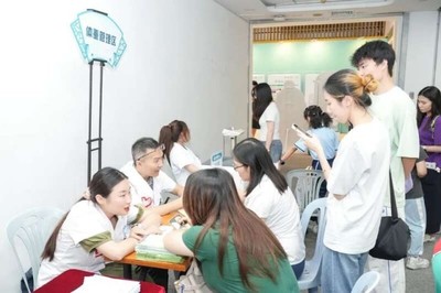 青年夜校送健康，中醫(yī)藥養(yǎng)生夜市點(diǎn)亮千年商圈