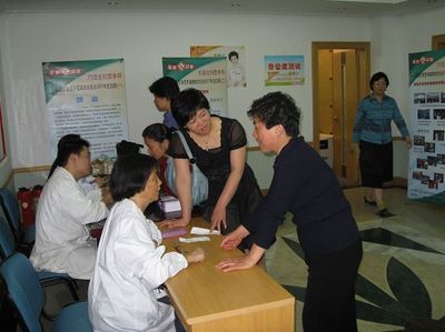 心系女性，關(guān)愛(ài)家庭 營(yíng)養(yǎng)健康教育活動(dòng)順利啟動(dòng)并開(kāi)展現(xiàn)場(chǎng)咨詢